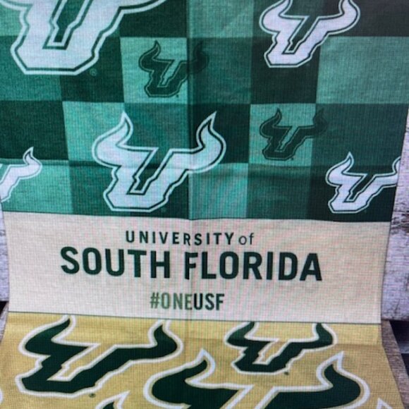USF University of Southern Florida Bulls Multifunctional Seamless Wear Scarf - Picture 1 of 9